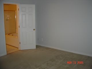 Master Bedroom w/ Walk In Bath