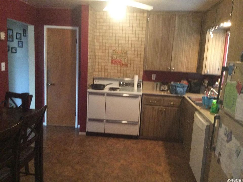 2nd image of 950 Trinity St