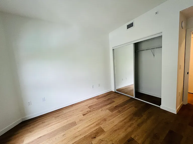 1652 NE 124th St #201 — Photo 14