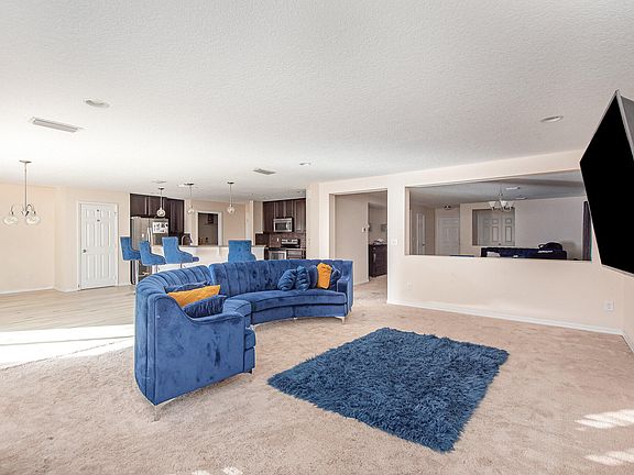 3rd image of 658 Carya Ct