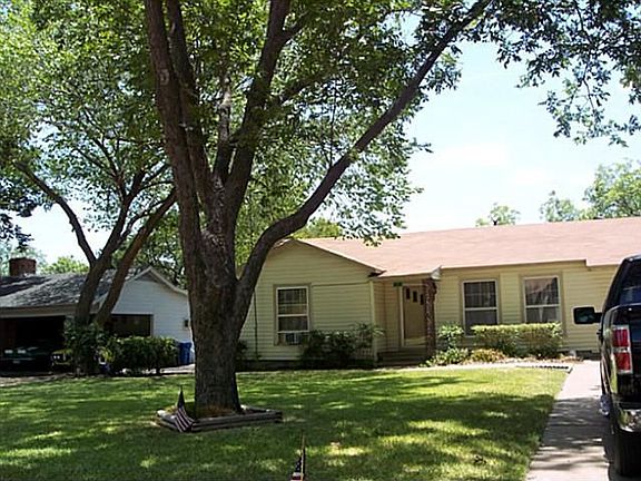 2nd image of 318 E Park Place Dr