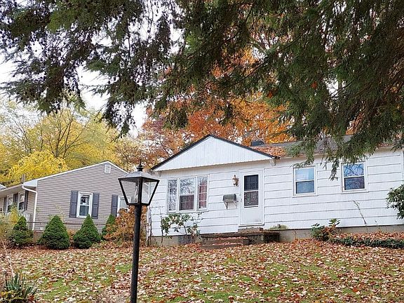 2nd image of 171 Park Ct