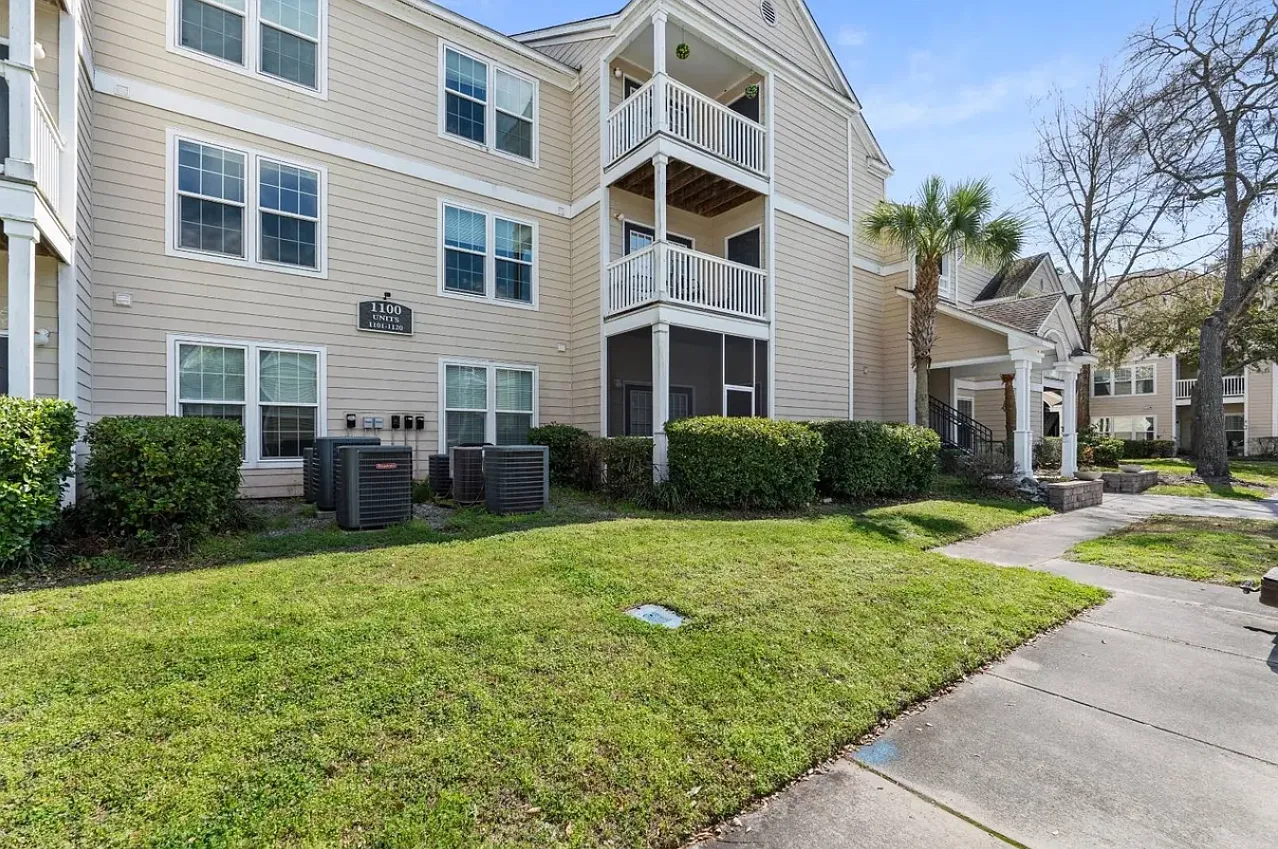 2 bed, 970 sqft, $1,600 — Photo 3