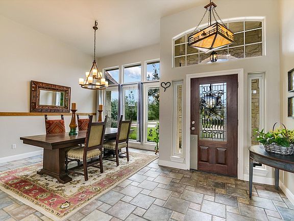 4th image of 300 Valley Oak Dr