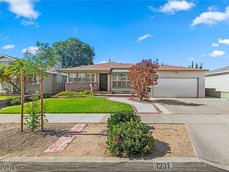 1231 E Mayfair Ave — Photo 47