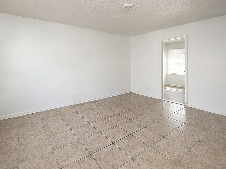 2718 Crescent Ln #A — Photo 2