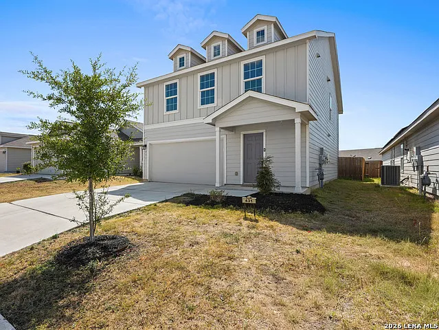 4 bed, 2.5 bath, 1947 sqft, $1,800 — Photo 2