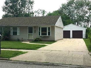 1210 Dogwood Ln, Bloomington, IL