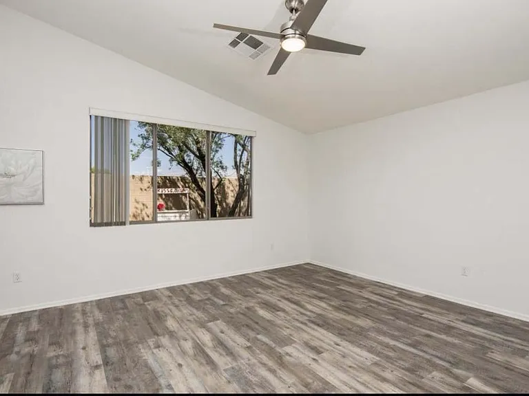 4008 E Melinda Ln — Photo 9