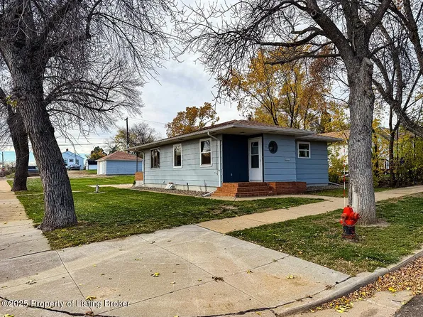 609 4th Ave W, Dickinson, ND 58601