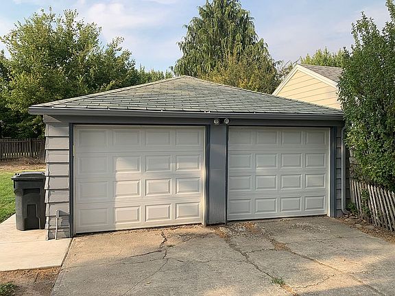 Individual garages
