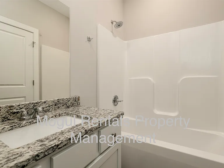 592 E Martens Dr — Photo 8