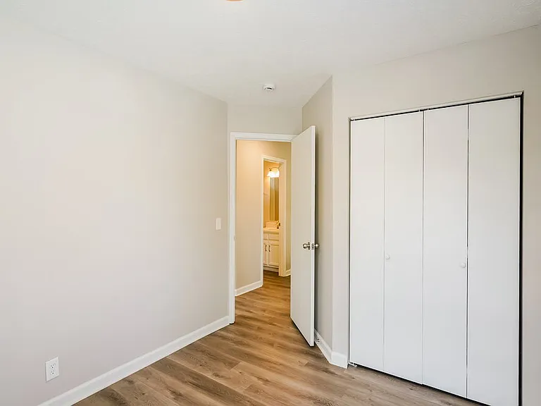 1208 Wembley Dr — Photo 12