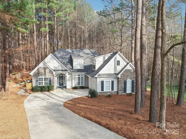 117 Cove Pointe Dr, Mount Holly, NC 28120