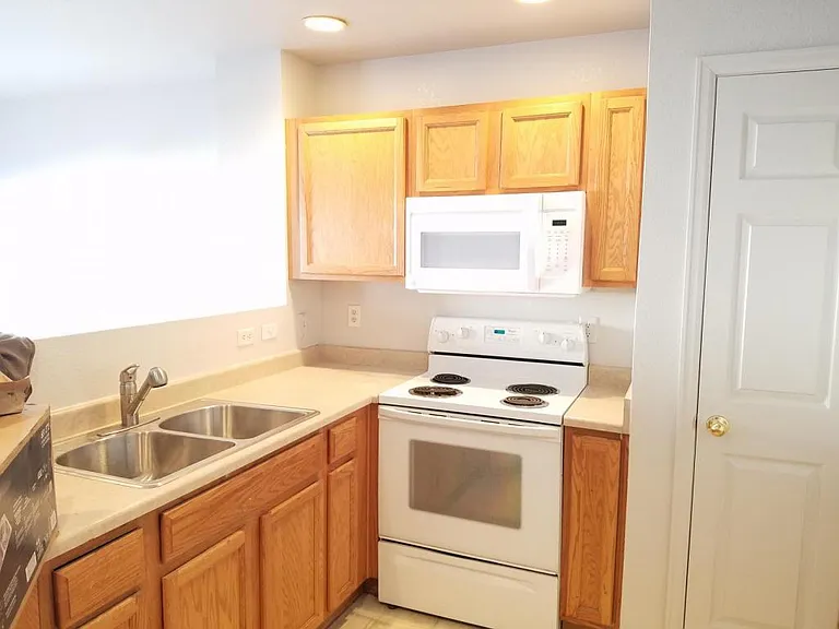 1691 Oak Creek Dr — Photo 7