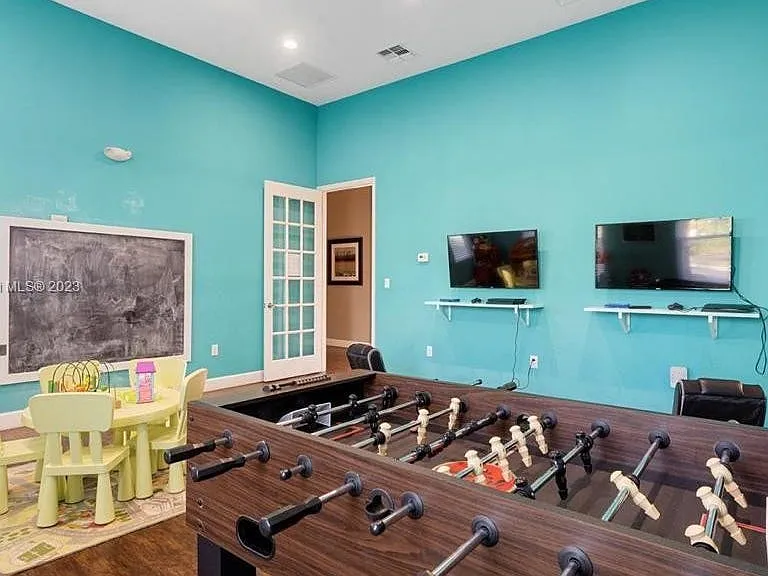 8967 Shine Dr — Photo 44