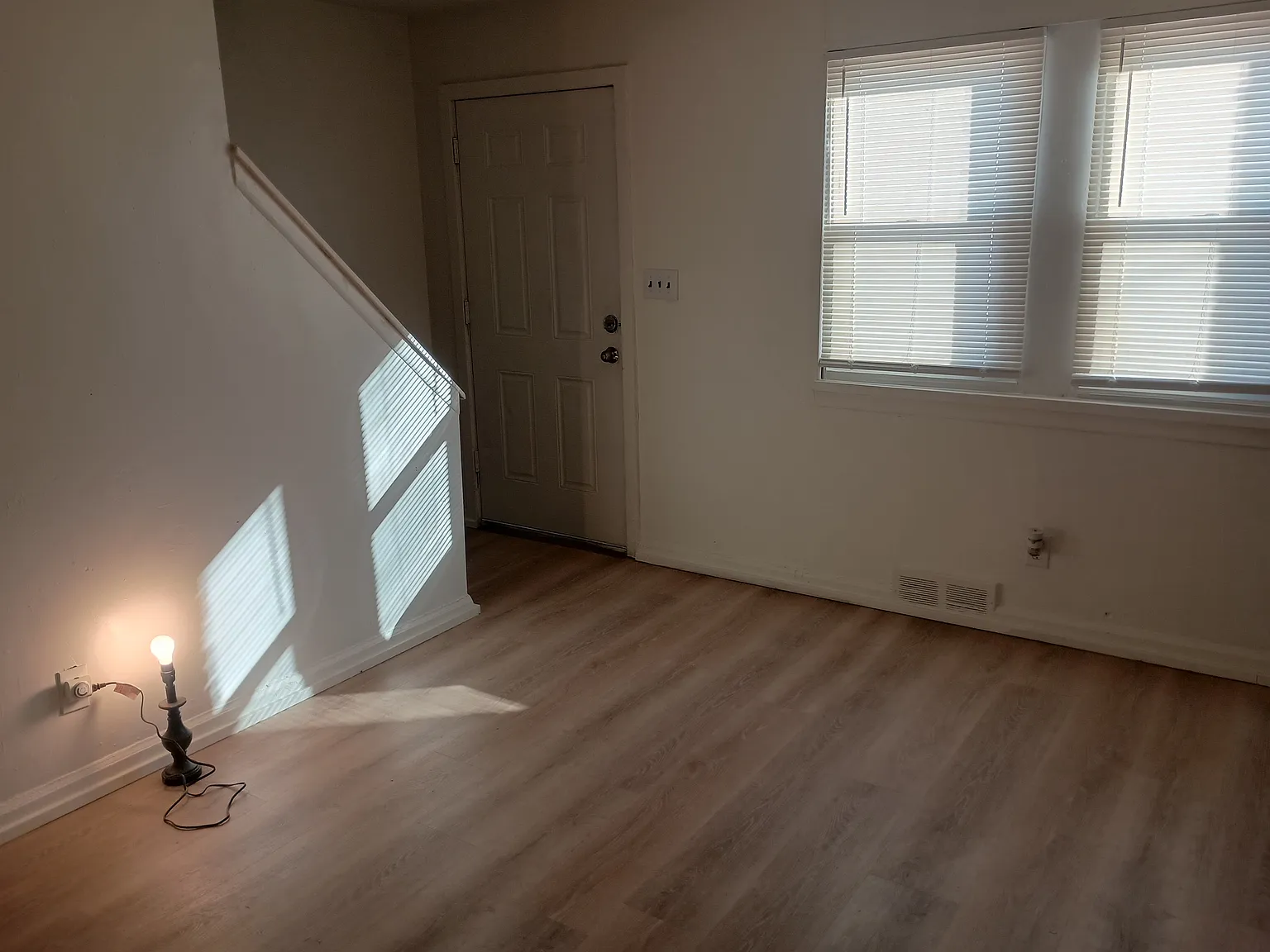 2 bed, 896 sqft, $1,700 — Photo 3