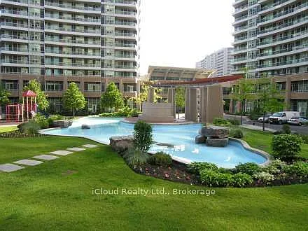 33 Elm Dr W — Photo 2