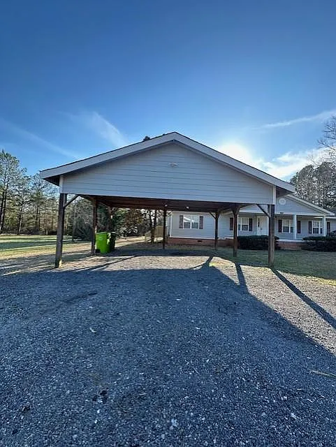 3 bed, 1760 sqft, $2,100 — Photo 3