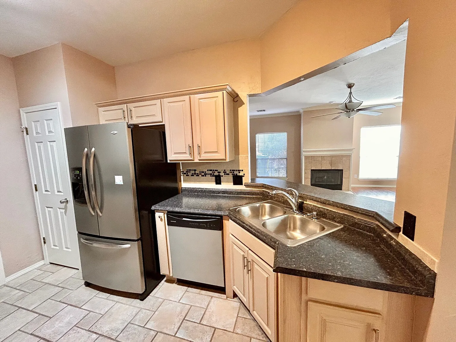2 bed, 2.0 bath, 1665 sqft, $1,550 — Photo 3