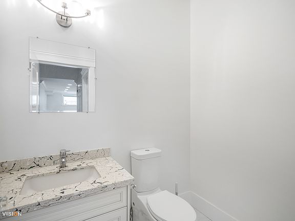 3rd image of 663 Montroyal Blvd