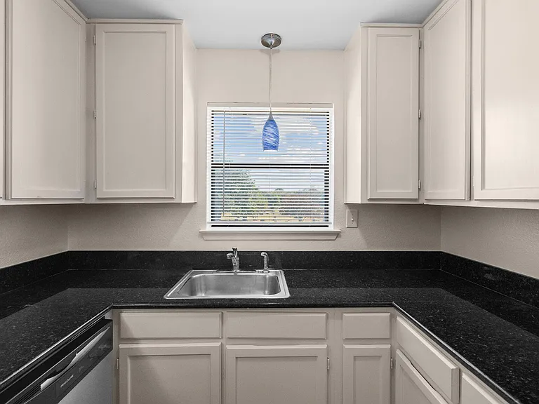 320 E 4th St #106 — Photo 5