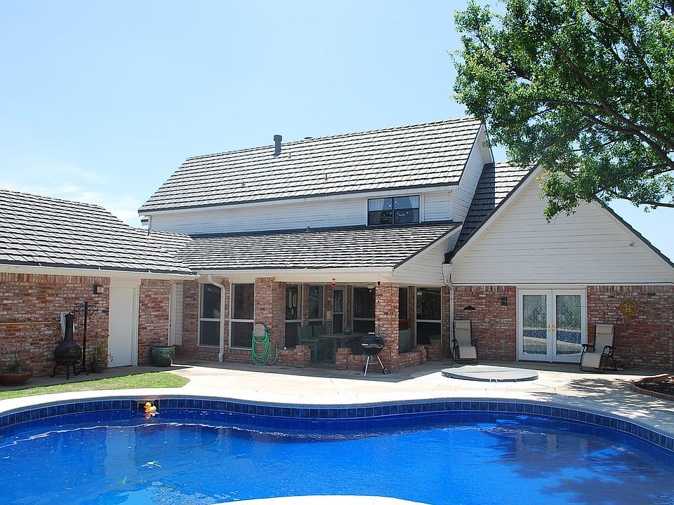 2nd image of 601 SW 113th St