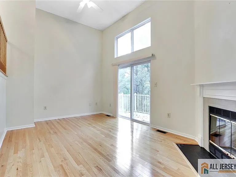 140 S Barrow Pl — Photo 6