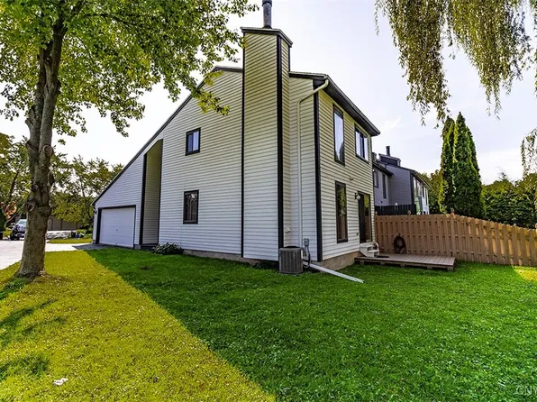 8236 Beehive Cir, Liverpool, NY 13090