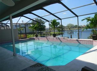 924 Shagos Dr, Apollo Beach, FL 33572