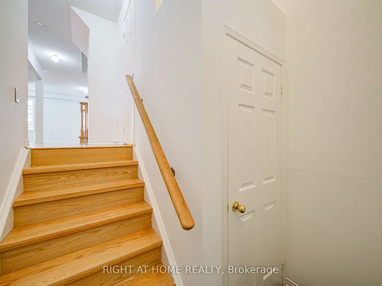 120 Railroad St #9 — Photo 4