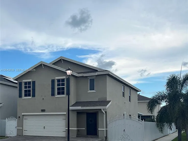 421 NE 6th Ct — Photo 2
