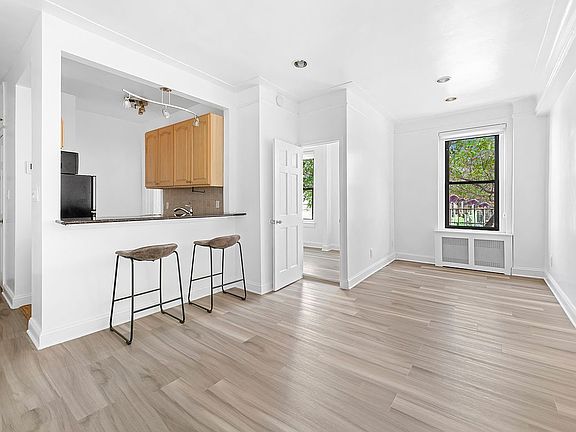 5th image of 129 West 89th Street #21