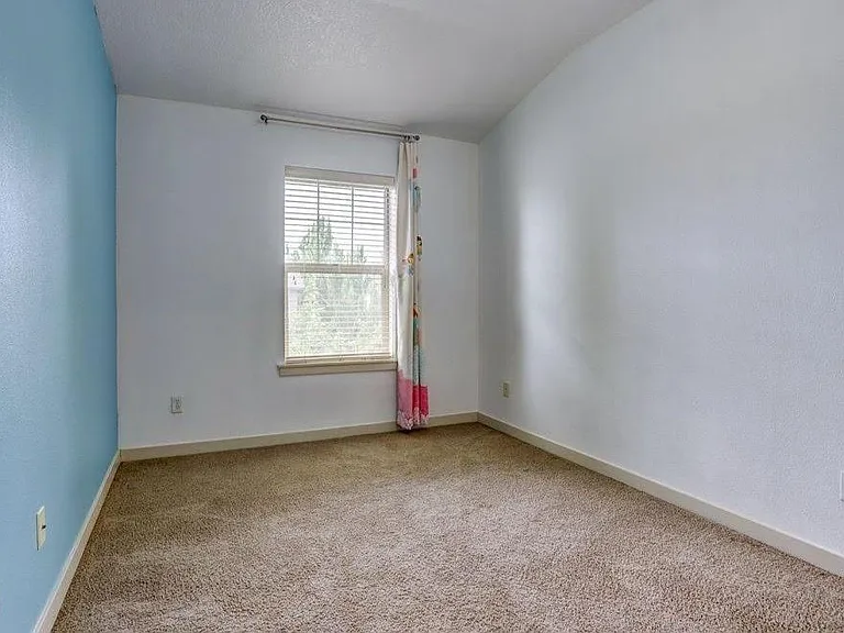 783 NE Adwick Dr — Photo 20