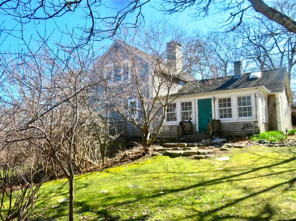 832 State Rd, Aquinnah, MA 02535