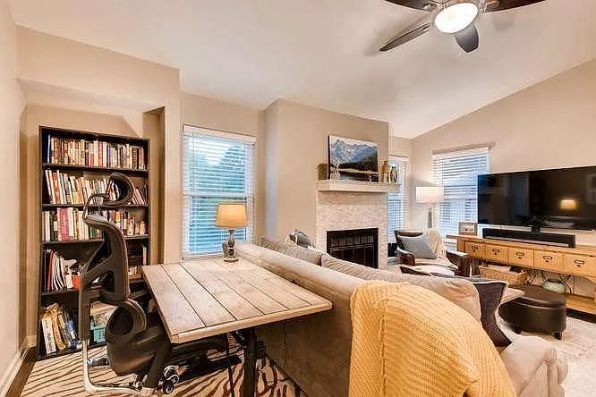 2 bed, 2.0 bath, 1048 sqft, $1,550 — Photo 3