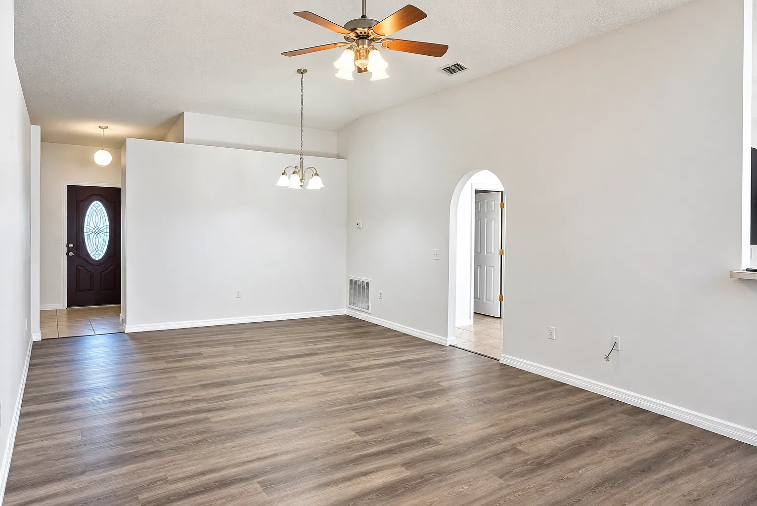 4 bed, 1855 sqft, $2,350 — Photo 4