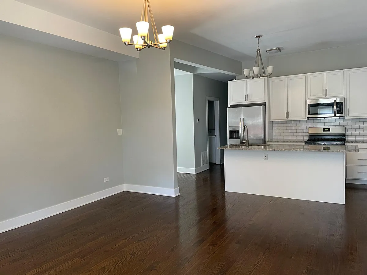Building Photo - 3634 S Hamilton Ave #1