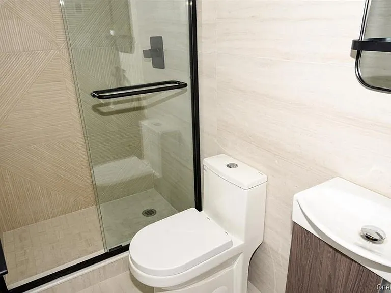 315-1M W Broadway W #1M — Photo 16