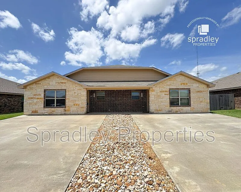 943 Laila Ln