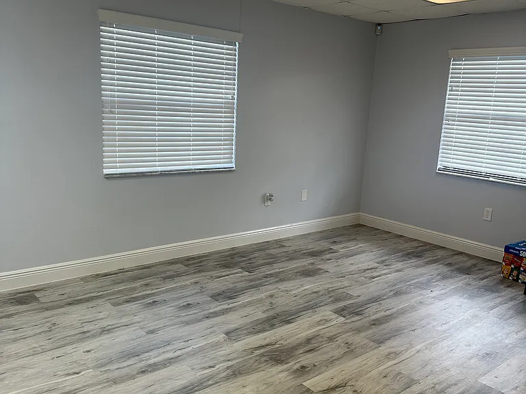 705 E Oak Ridge Rd — Photo 2