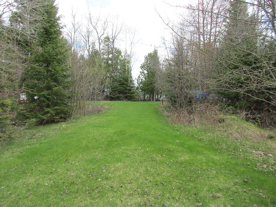 2nd image of 2073 Spruce Trailways Rd