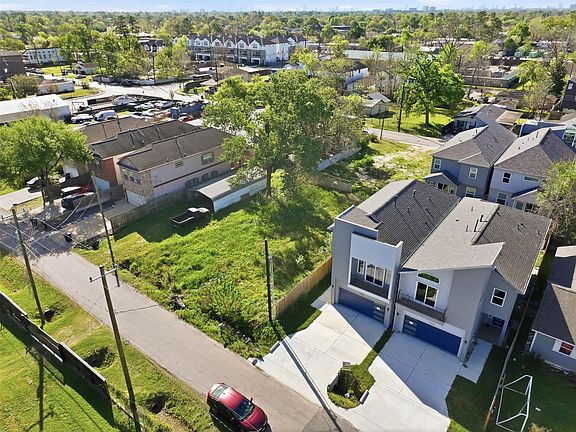 2nd image of 4921-B Golden Forest Dr Lot 9