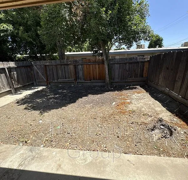 1140 W Tulare Ave #C — Photo 12
