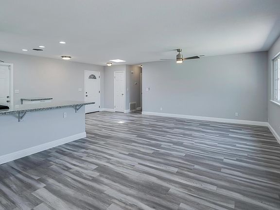 5th image of 4843 Willowbrook Dr