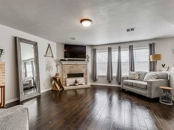 3rd image of 2841 Terrace Dr