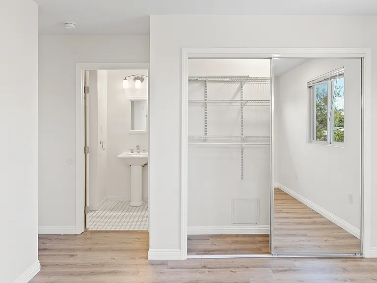 2446 S Dunsmuir Ave — Photo 14