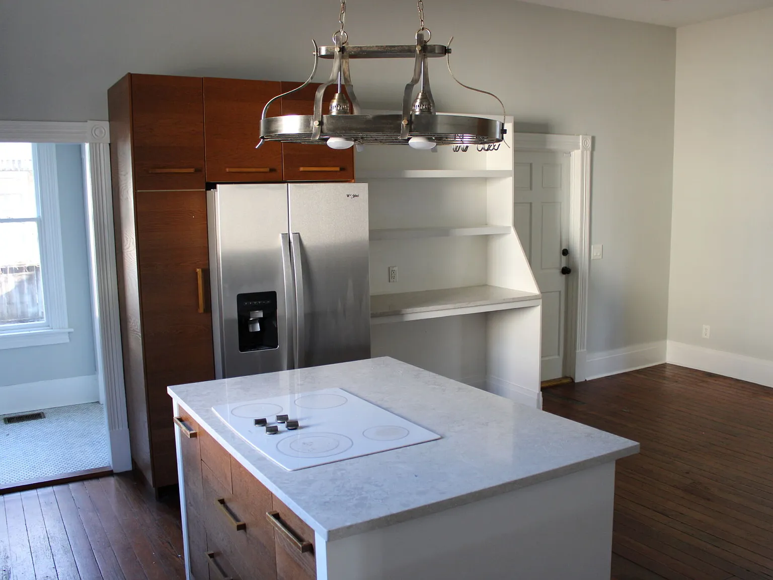 4 bed, 2.5 bath, 2404 sqft, $4,600 — Photo 3