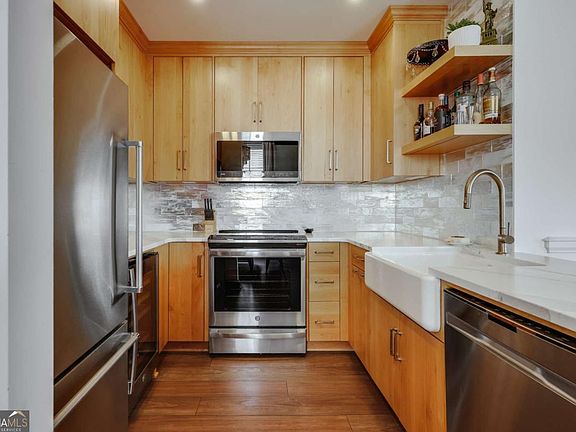 5th image of 247 Washington St #504