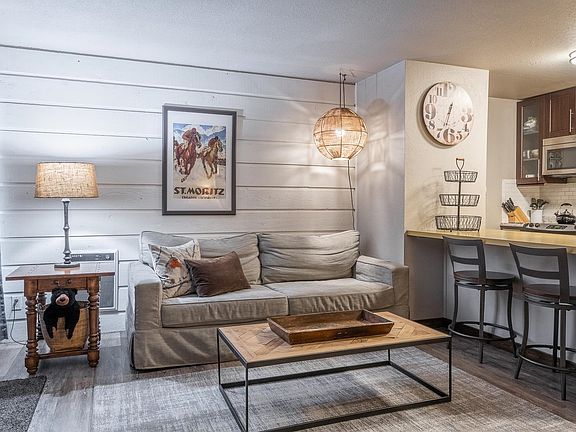 4th image of 2289 Sierra Nevada Rd #F8